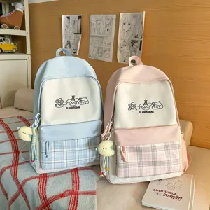 Japanischer süßer College-Rucksack mit Farblock-Detailansicht, leichte Schultasche.
