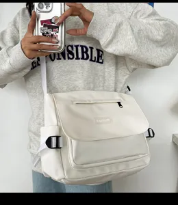 Weisse lässige Umhängetasche für Studenten, Vintage Crossbody Tasche für den täglichen Gebrauch.