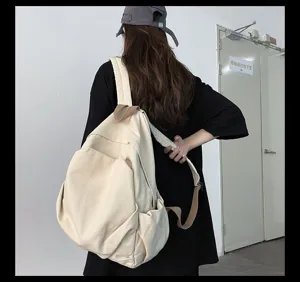 Detailansicht des japanischen Vintage-Canvas-Rucksacks mit Seitentaschen, minimalistisch.