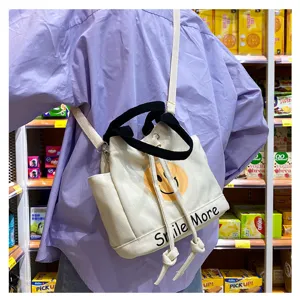 Leinwand kleine Eimer Tasche mit niedlichem Smiley und Riemen, lässige tragbare Bento Tasche für Alltag.