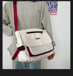 Lässige Canvas-Umhängetasche mit Kontrastfarben-Design, ideal für den täglichen Schulgebrauch.