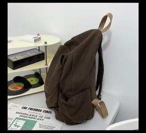 Minimalistischer dunkelbrauner Canvas Rucksack, Vintage-Stil Schultasche mit Tragegurten.