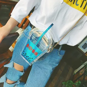 Transparente Umhängetasche im Bubble-Tea-Becher-Design mit Kette und Detailansicht