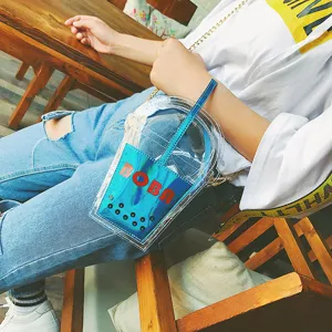 Transparente PVC Bubble Tea Tasse Umhängetasche mit holografischer Tasche und Kette für Damen.