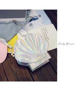 Laser Perlen Muschel Umhängetasche crossbody Tasche mit holografischem Detail.