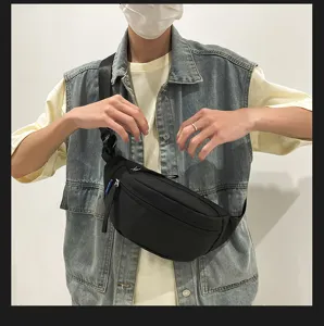 Schwarze Nylon Brusttasche für Damen und Herren, stylische Freizeittasche Crossbody Tasche.