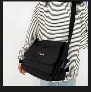 Klassische schwarze Segeltuch Umhängetasche für Studenten, lässige Crossover-Tasche.