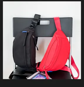 Detailansicht der Nylontasche, Reißverschluss und verstellbarer Riemen für den Alltag.