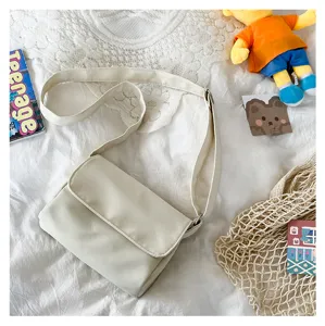 Minimalistische einfarbige Umhängetasche für Damen, lässige Schultertasche mit Klappe.