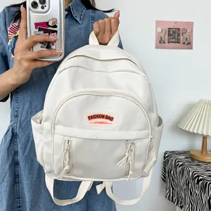 Kompakter leichter Mini Rucksack für Damen, minimalistische Freizeit schule Tasche für Alltag.