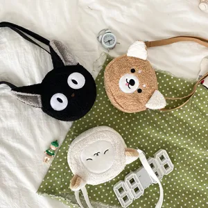 Süße Plüsch-Umhängetasche mit Katzen-, Bären- und Schaf-Design für Damen und Mädchen im Kawaii-Stil.