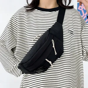 Japanische Freizeit Brusttasche für Damen, schwarze stylische Umhängetasche verstellbar.