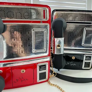 Neuheit Telefon Umhängetasche mit Retro Münzfernsprecher Design, lustige Ledertasche.