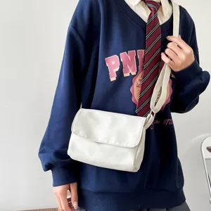 Minimalistische einfarbige Umhängetasche für Damen, elegante Schultertasche mit Gurt.