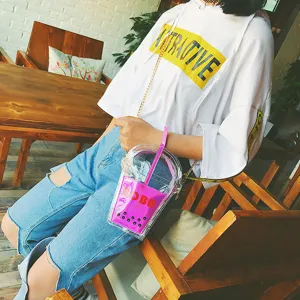 Klares Laser-Gelee-Umhängetasche mit Boba-Teebecher-Design, stylische transparente Strandtasche.