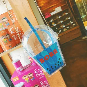 Transparente PVC Bubble Tea Umhängetasche mit Kette, niedliche modische Jelly Tasche.