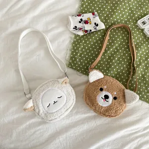 Niedliche japanische Plüsch-Umhängetaschen für Damen mit süßem Bär- und Schaf-Design.