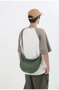 Bolso bandolera de lona de color liso versátil para hombre, bolso de hombro grande casual.