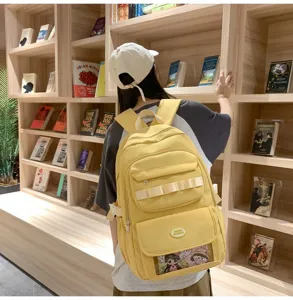Grande zaino scolastico giallo con tasca trasparente ita per l'uso quotidiano e i viaggi.