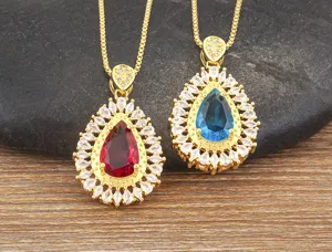Squisita Collana Con Pendente In Zircone Cubico A Pera Placcato Oro 18K Per Donne
