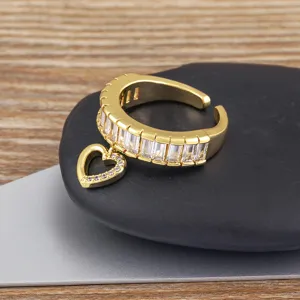 Luxus 18K Vergoldeter Kupfer Herz Anhänger Offener Ring Für Damen Baguette Zirkonia Mikro Pave Verstellbarer Fingerring
