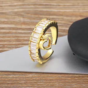 18k vergoldeter Baguette Zirkonia Herz Anhänger offener Ring, elegante Fingerschmuck.