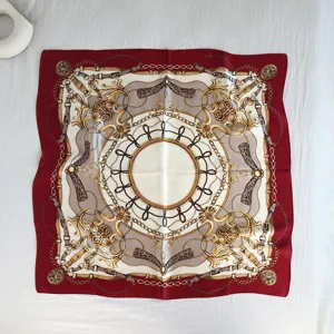 Foulard Quadrato in Raso con Stampa a Catena Barocca Vintage per Donna Bandana di Lusso con Motivo Rosso e Oro Tipo Seta