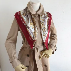 Foulard di seta quadrato con stampa a catena rossa donna elegante accessorio moda 70cm