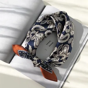 Klassisches Paisley Seiden-Quadrat-Tuch mit Kontrastenden, elegante Damen Halstuch Mode.
