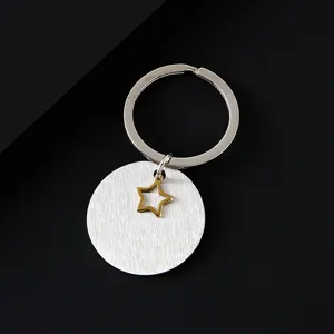 Porte-clés rond brossé en acier inoxydable avec pendentif étoile creuse dorée métal