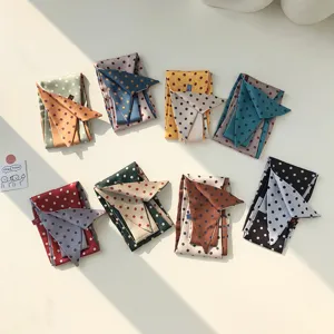 Foulard en soie étroit à pois pour femmes, élégant petit twilly de cou tendance pour costumes.