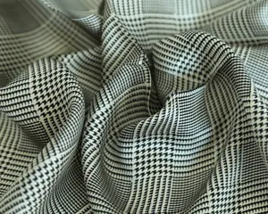 Close-up detail van het klassieke zwart-witte houndstooth zijden stof textuur draperie ontwerp