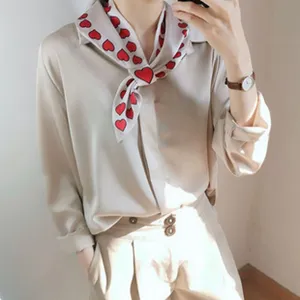 Elegante bufanda de seda con estampado de corazón rojo para mujer, pañuelo ligero primavera.