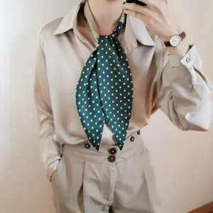 Foulard en soie long et étroit à pois verts style coréen pour chemise de costume femme