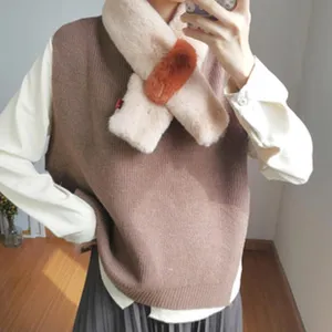 Cómoda bufanda de punto de felpa para mujer, elegante detalle de invierno bicolor.