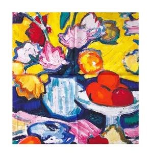 Vista dettagliata della sciarpa in seta stile pittura a olio con stampa floreale e di frutta.