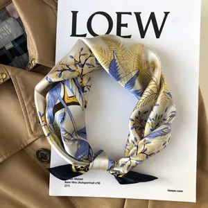 Foulard en soie pour femme style createur de luxe imprime botanique carre en satin chic
