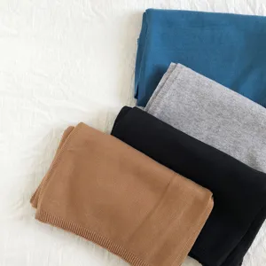 Effen gebreide winter sjaal en grote warme omslagdoek cape voor dames, mooi detail