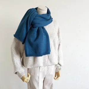 Effen blauwe winter gebreide sjaal zachte warme omslagdoek mode accessoire voor dagelijks gebruik