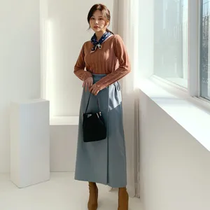 Chiquer koreanischer Polka-Dot-Seidenschal für Damen, elegantes Halsaccessoire für Herbst.