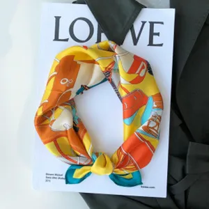 Zijden vierkante sjaal voor dames, elegante vintage geprinte halsdoek, luxe stijl wrap.