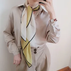 Elegante pañuelo de gasa con diseño de bloques de color chic, ideal para accesorios primaverales.