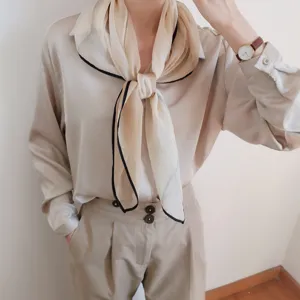 Chic pañuelo pequeño de gasa de seda para mujer, elegante bufanda lisa de estilo primaveral.