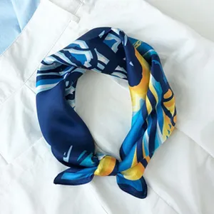 Blauw gele zijden sjaal kleine vierkante haarband elegante moerbeizijde accessoire voor dames mode