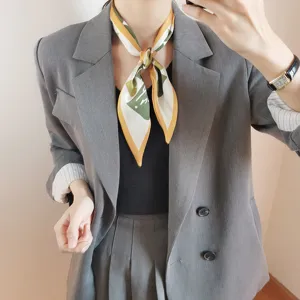 Elegante piccolo fazzoletto di seta a doppio strato con fantasia astratta, foulard versatile.