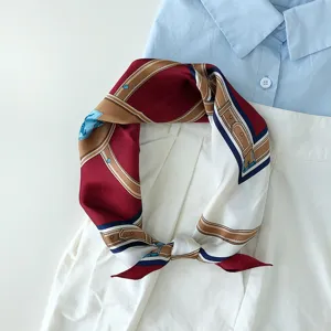 Seidenes kleines Quadrat-Tuch mit klassischem Gürtel-Print, elegantes Halstuch für Damen.