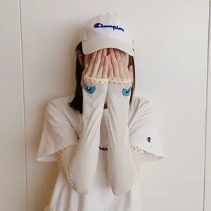 Mangas de seda de hielo de protección solar de anime lindo para mujeres ciclismo al aire libre