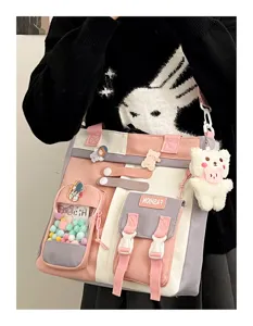 Joli sac à bandoulière en toile pour étudiants, grand cabas rose colorblock avec pendentif d'ours.