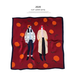 Seidener Quadrattuch mit stilvollen Frauen und Orangendruck, lebendiges rotes Design.