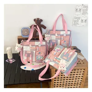 Sac cabas en toile mignon pour étudiants, sac bandoulière multi-poches avec pendentif.